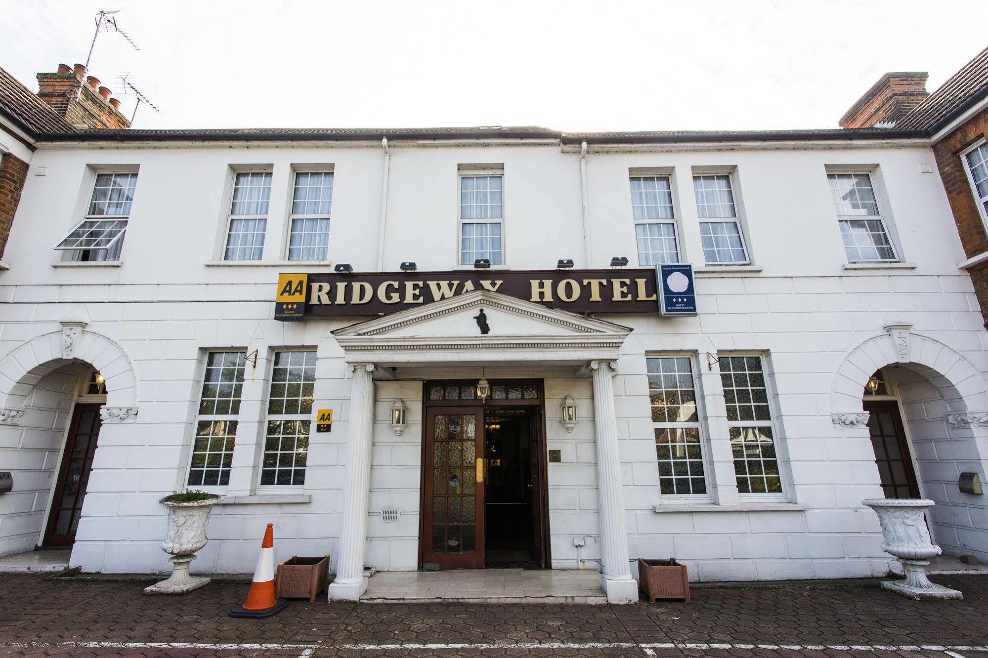 Oyo Ridgeway Hotel Чингфорд Экстерьер фото